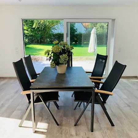 Nice, Quiet Room, West Up To 4 Persons * מינכן